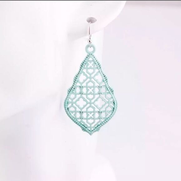 💕5/$18 Y2K Filigree Dangle Earrings - Picture 2 of 3